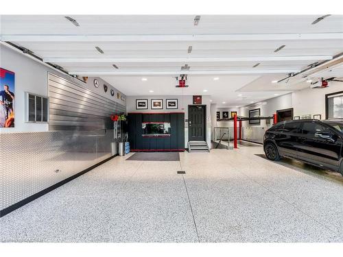 212 Lakeside Avenue, Burlington, ON - Indoor Photo Showing Garage