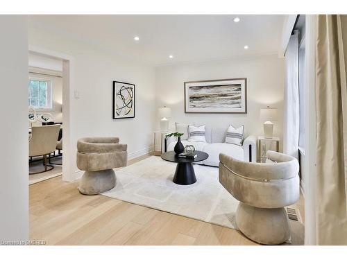 1316 Cambridge Drive, Oakville, ON - Indoor Photo Showing Living Room