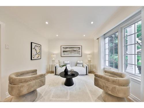 1316 Cambridge Drive, Oakville, ON - Indoor Photo Showing Living Room