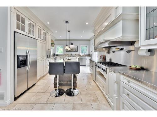 1316 Cambridge Drive, Oakville, ON - Indoor Photo Showing Kitchen With Upgraded Kitchen