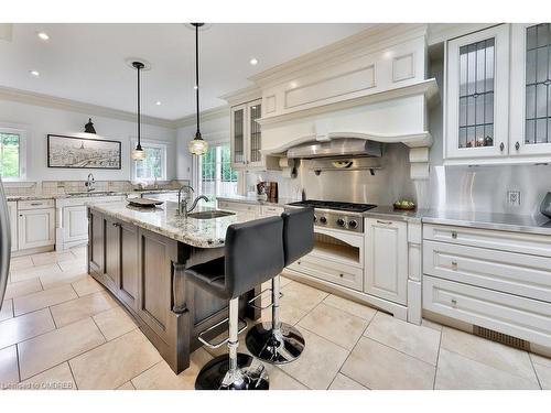 1316 Cambridge Drive, Oakville, ON - Indoor Photo Showing Kitchen With Upgraded Kitchen