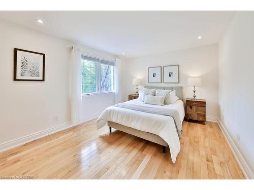 1316 Cambridge Drive, Oakville, ON - Indoor Photo Showing Bedroom