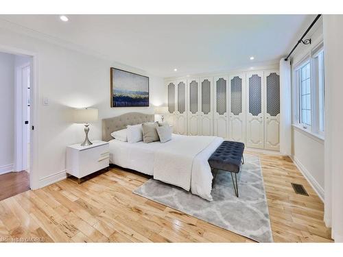 1316 Cambridge Drive, Oakville, ON - Indoor Photo Showing Bedroom