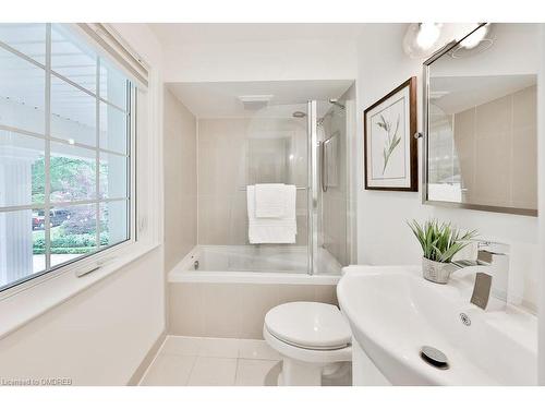 1316 Cambridge Drive, Oakville, ON - Indoor Photo Showing Bathroom