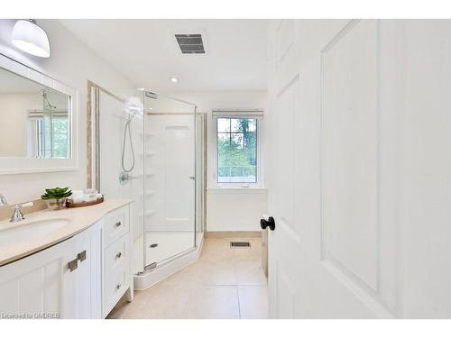 1316 Cambridge Drive, Oakville, ON - Indoor Photo Showing Bathroom