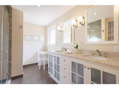 1164 Cynthia Lane, Oakville, ON - Indoor Photo Showing Bathroom