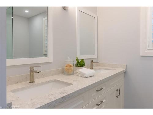 1164 Cynthia Lane, Oakville, ON - Indoor Photo Showing Bathroom