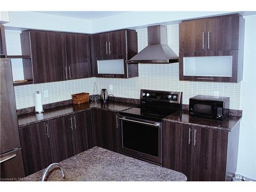 200 English Lane, Brantford, ON - Indoor Photo Showing Kitchen