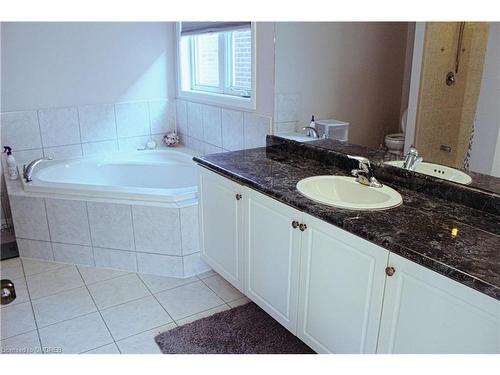 200 English Lane, Brantford, ON - Indoor Photo Showing Bathroom