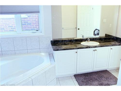 200 English Lane, Brantford, ON - Indoor Photo Showing Bathroom