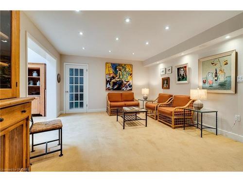 431 Pomona Avenue, Burlington, ON - Indoor Photo Showing Living Room