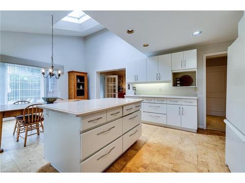 431 Pomona Avenue, Burlington, ON - Indoor Photo Showing Kitchen