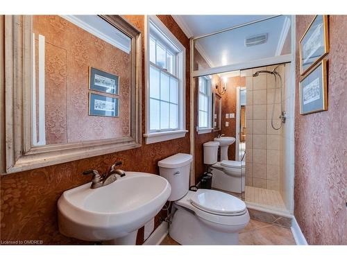 431 Pomona Avenue, Burlington, ON - Indoor Photo Showing Bathroom