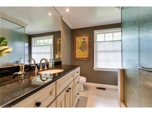 431 Pomona Avenue, Burlington, ON - Indoor Photo Showing Bathroom