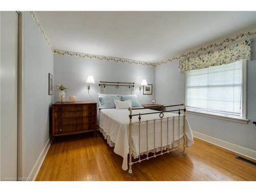 431 Pomona Avenue, Burlington, ON - Indoor Photo Showing Bedroom