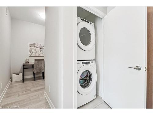 202-1440 Clarriage Court, Milton, ON - Indoor Photo Showing Laundry Room