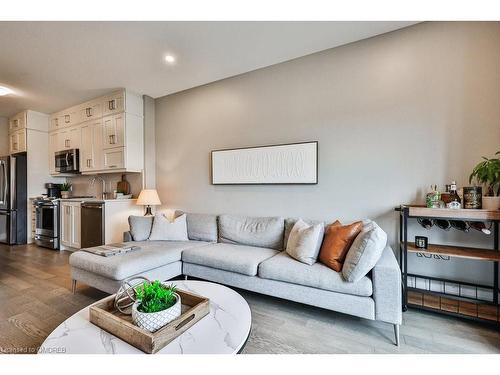 423-102 Grovewood Common, Oakville, ON - Indoor Photo Showing Living Room