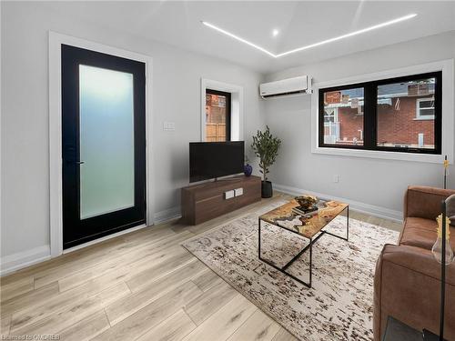 110R Deschene Avenue, Hamilton, ON - Indoor Photo Showing Living Room