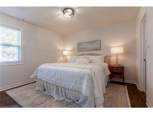 1227 Nathaniel Crescent, Burlington, ON - Indoor Photo Showing Bedroom