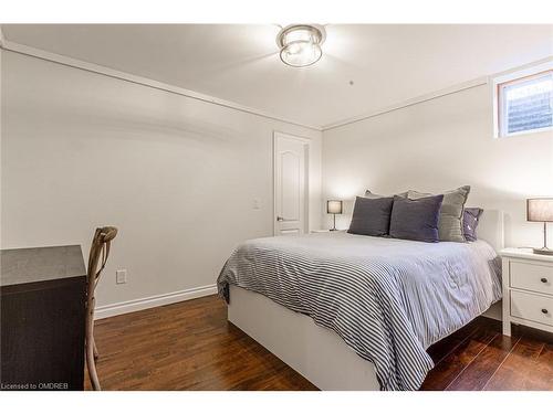 1227 Nathaniel Crescent, Burlington, ON - Indoor Photo Showing Bedroom