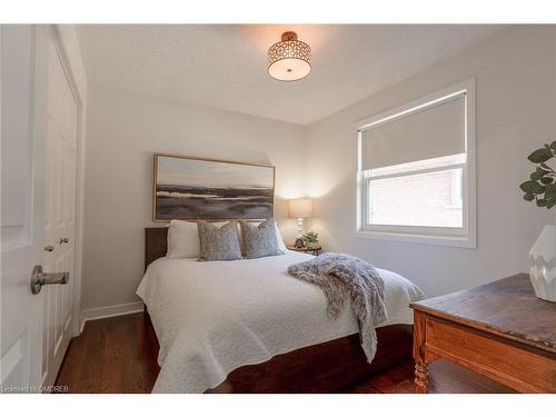 1227 Nathaniel Crescent, Burlington, ON - Indoor Photo Showing Bedroom