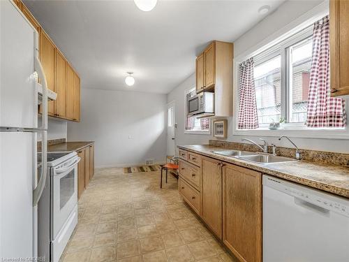 71 Wheatsheaf Crescent, Toronto, ON - Indoor Photo Showing Kitchen With Double Sink