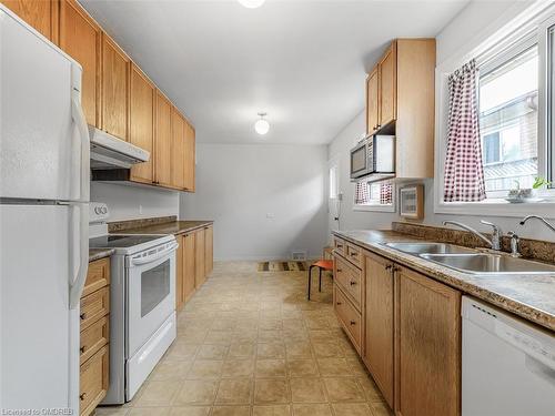 71 Wheatsheaf Crescent, Toronto, ON - Indoor Photo Showing Kitchen With Double Sink