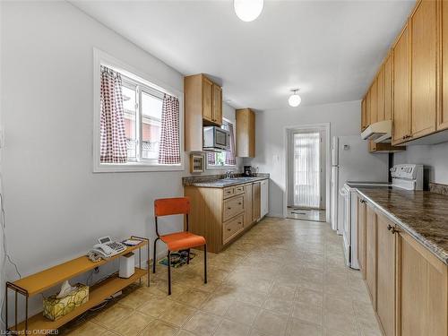 71 Wheatsheaf Crescent, Toronto, ON - Indoor Photo Showing Kitchen