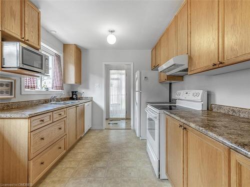 71 Wheatsheaf Crescent, Toronto, ON - Indoor Photo Showing Kitchen