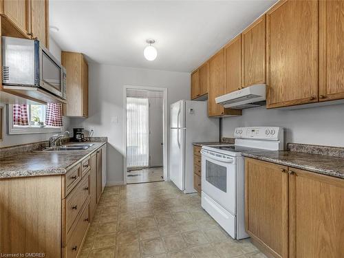 71 Wheatsheaf Crescent, Toronto, ON - Indoor Photo Showing Kitchen With Double Sink