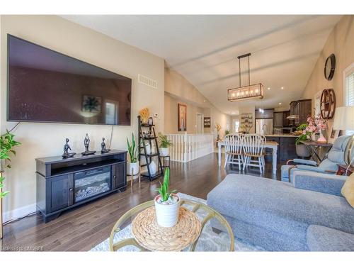 561 Grey Street, Brantford, ON - Indoor Photo Showing Living Room