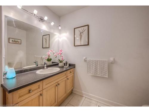 561 Grey Street, Brantford, ON - Indoor Photo Showing Bathroom