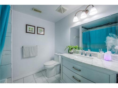 561 Grey Street, Brantford, ON - Indoor Photo Showing Bathroom