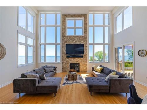 25 Waterview Road, Wasaga Beach, ON - Indoor Photo Showing Living Room With Fireplace