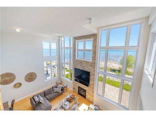 25 Waterview Road, Wasaga Beach, ON - Indoor Photo Showing Living Room With Fireplace