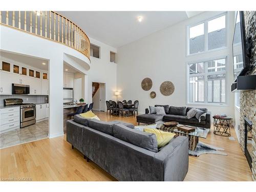 25 Waterview Road, Wasaga Beach, ON - Indoor Photo Showing Living Room