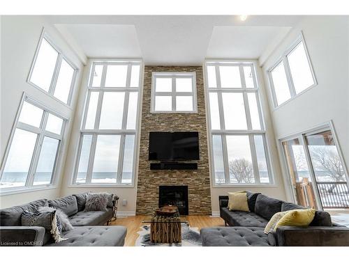 25 Waterview Road, Wasaga Beach, ON - Indoor Photo Showing Living Room With Fireplace