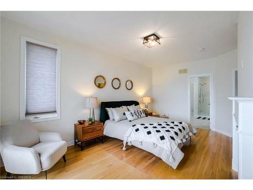 25 Waterview Road, Wasaga Beach, ON - Indoor Photo Showing Bedroom