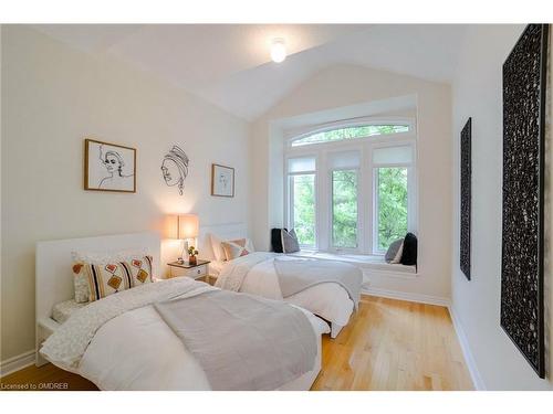 25 Waterview Road, Wasaga Beach, ON - Indoor Photo Showing Bedroom