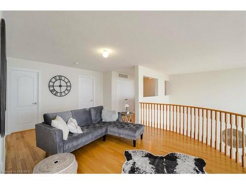 25 Waterview Road, Wasaga Beach, ON - Indoor Photo Showing Living Room