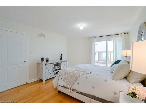 25 Waterview Road, Wasaga Beach, ON - Indoor Photo Showing Bedroom