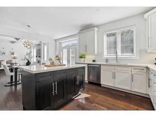 2420 Spring Meadow Way, Oakville, ON - Indoor Photo Showing Kitchen With Upgraded Kitchen