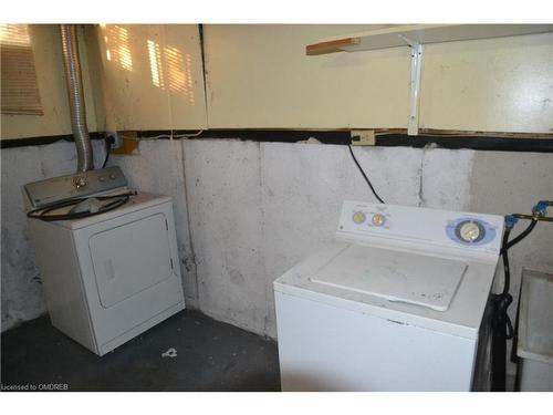 1002 Elizabeth Place W, Oakville, ON - Indoor Photo Showing Laundry Room