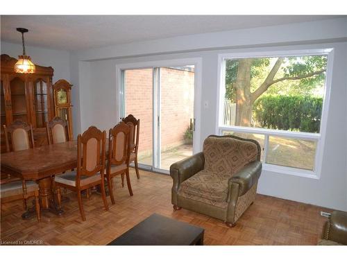 1002 Elizabeth Place W, Oakville, ON - Indoor Photo Showing Dining Room