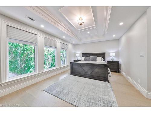 2409 Lakeshore Road, Burlington, ON - Indoor Photo Showing Bedroom