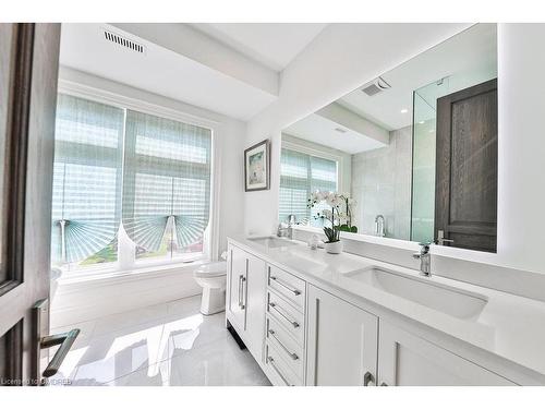 2409 Lakeshore Road, Burlington, ON - Indoor Photo Showing Bathroom