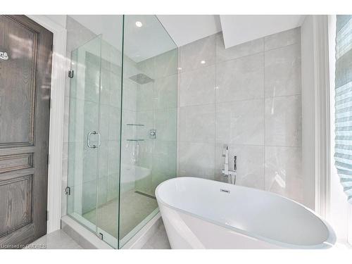 2409 Lakeshore Road, Burlington, ON - Indoor Photo Showing Bathroom