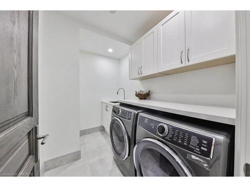 2409 Lakeshore Road, Burlington, ON - Indoor Photo Showing Laundry Room