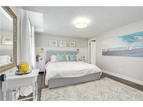 78 Connor Avenue, Collingwood, ON - Indoor Photo Showing Bedroom