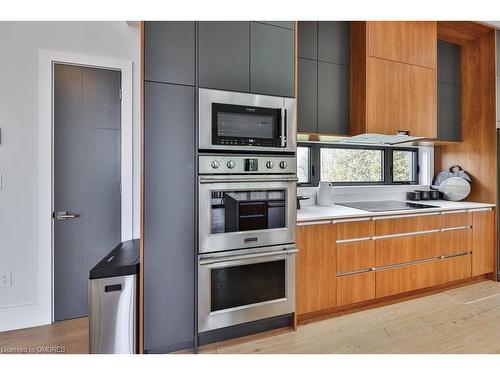 3232 20 Side Road, Milton, ON - Indoor Photo Showing Kitchen